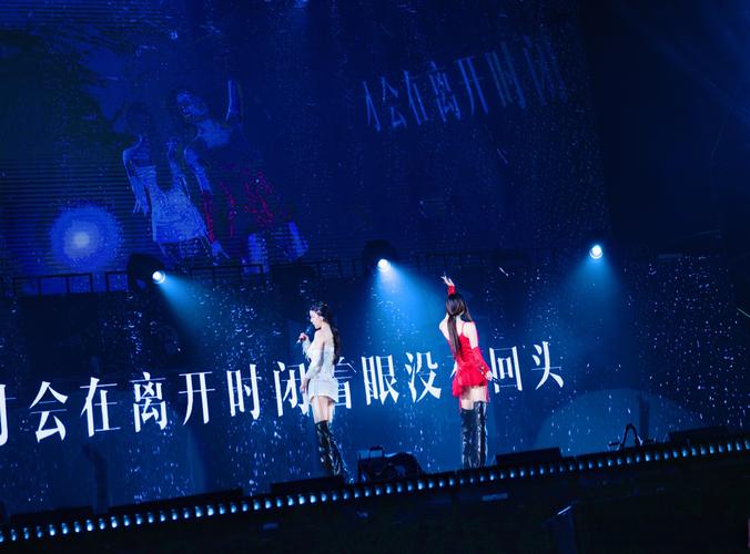 写一个明星热点文章,_热点明星写文章的是谁_明星热点素材及评论