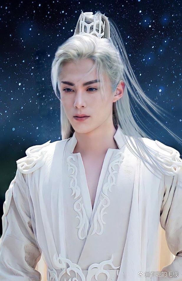 皮肤白皙的男明星_男明星皮肤黑的有谁_娱乐圈皮肤白的男星