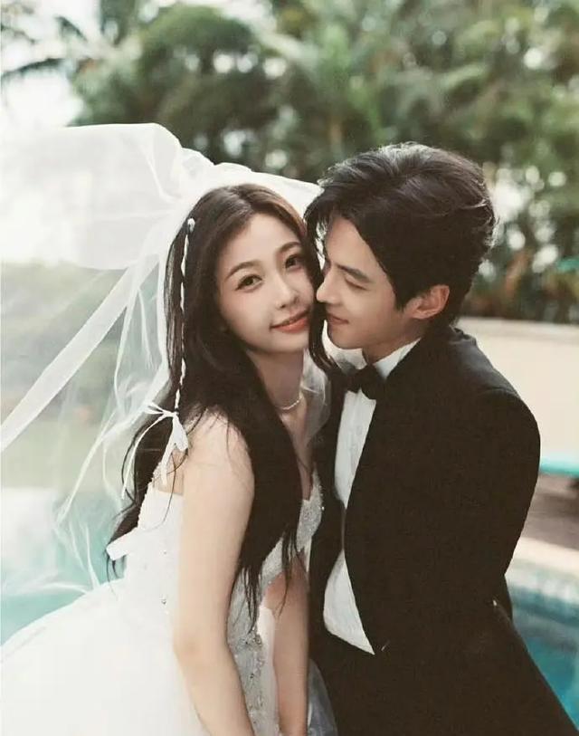 娱乐圈明星婚纱照_现偶婚纱照细节缺失_豪门人设与服化不匹配