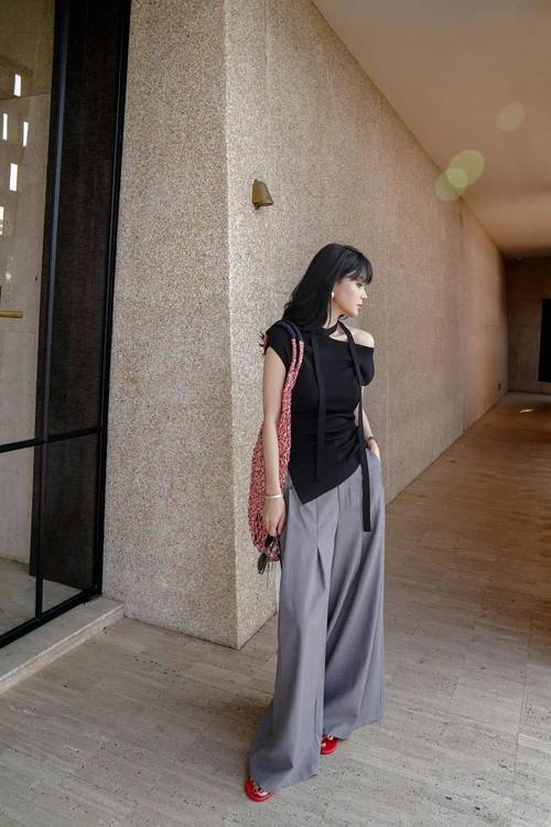 跨宽女明星_胯宽腿粗的女明星_胯宽的女明星