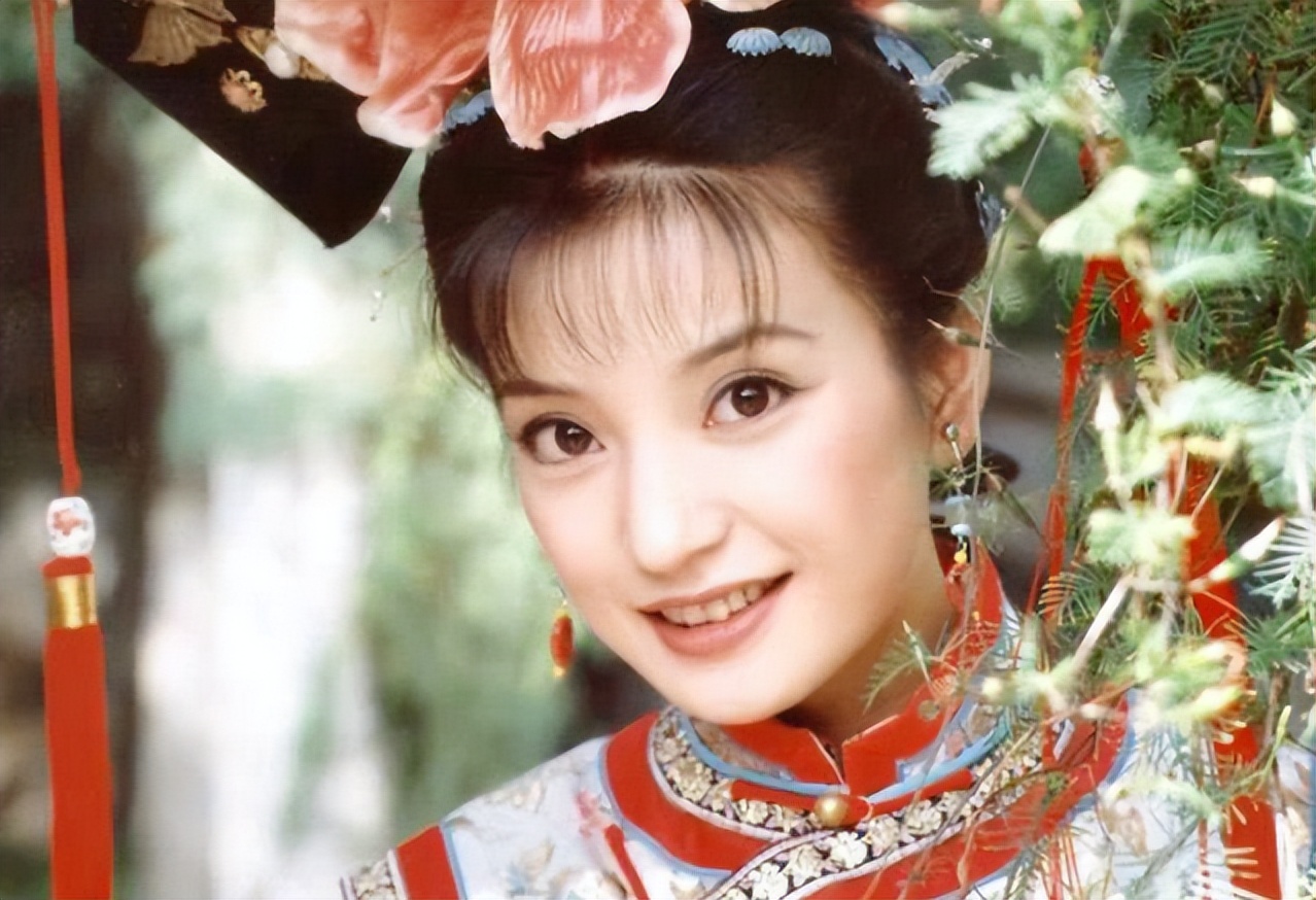 赵薇近照曝光面相变化_赵薇被封杀近4年后现状_赵薇现在还在娱乐圈吗